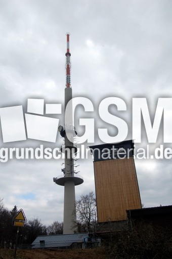 WDR-Sender Nordhelle_und Robert-Kolb-Turm.JPG